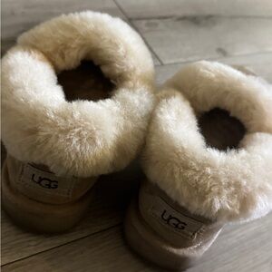 UGG Tan Sheepskin Boots Classic Comfort